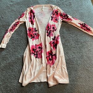 🖐🏼 5 for $25 M floral long sweater